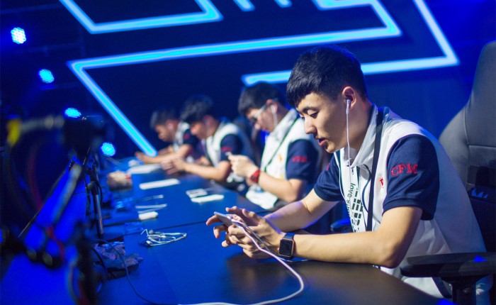 他都一如既 他都一如既